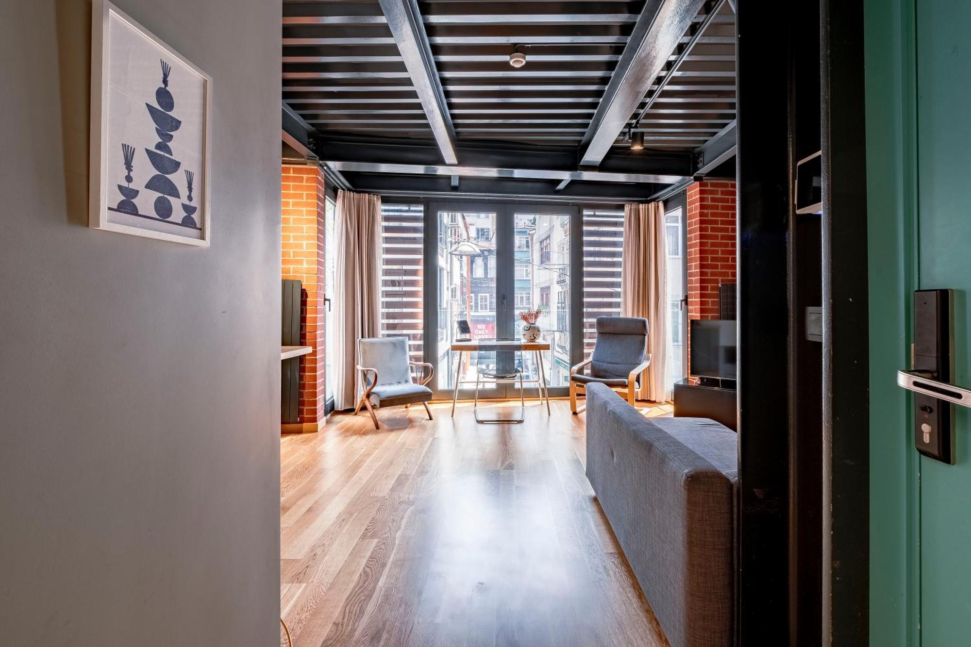 Homie Suites - "Loft 27" Urban Comfort Suites In The Heart Of Cihangir Istanbul Værelse billede